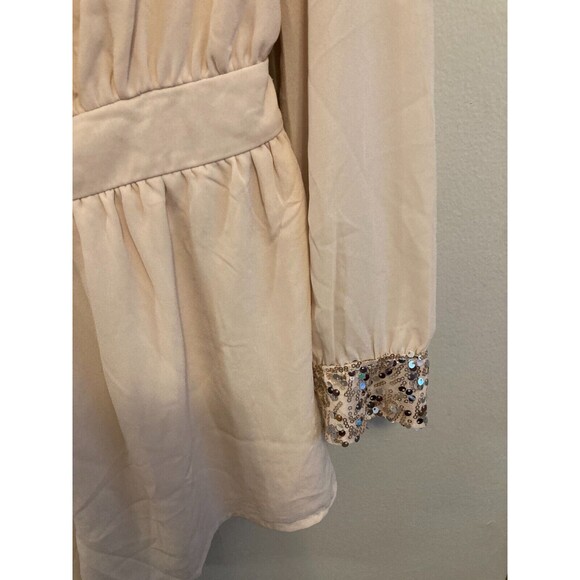 Forever 21 Women’s Romper Peach Long Sleeve Sequins Keyhole Back Small NWT - Picture 6 of 16
